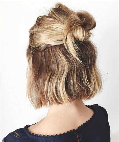 Gather a section of your hair from one side and start making a braid. 25+ Cute And Easy Hairstyles For Short Hair | Short ...