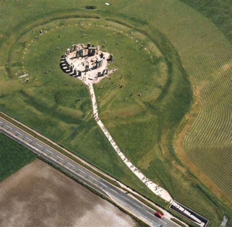 Stonehenge aerial view the stones are great and magic power they have men that are sick fare to that stone and they wash that stone and with that water bathe away their sickness —layamon 1200. Archäologie: Stonehenge soll uralte Heilstätte gewesen ...