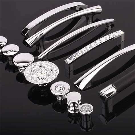 40mm diameter (or larger) with the wide selection of handles and accessories for your kitchen in the market, it may be confusing at first. How to Choose the Right Furniture Handles to Enhance your Room. - Bedrooms Plus