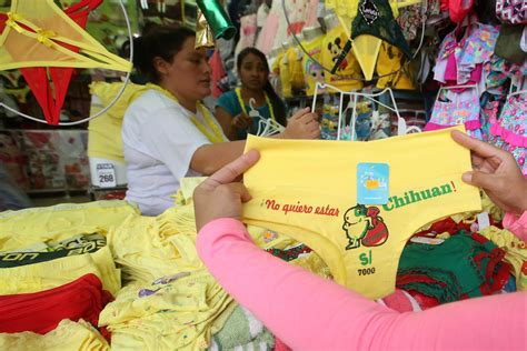 Piñatas Rituales Y Flores Amarillas Para Atraer La Buena Suerte Del Año Nuevo 2019 Galería