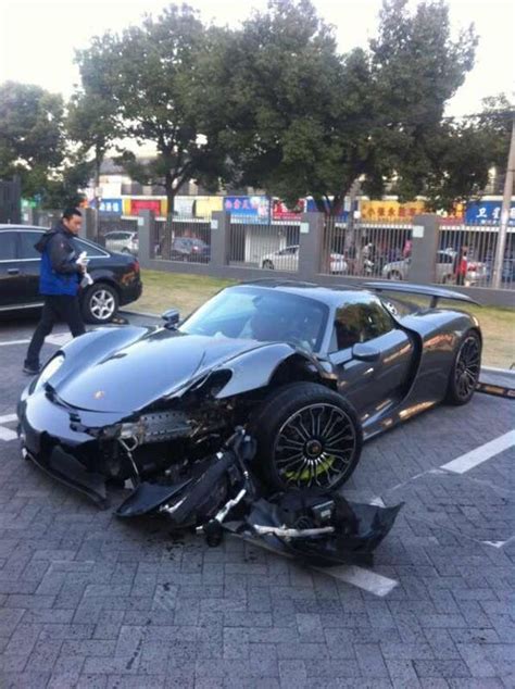 The First Crash Of The Porsche 918 Spyder In Asia Your