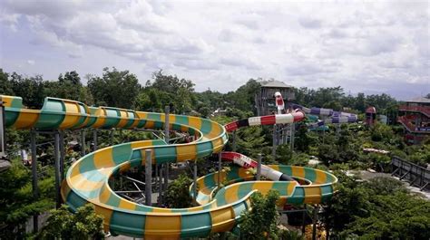 In this water song consist of five pond, one pool for children two pools for teens one for teenegers and the last pool is not used for bathing but in use to play duck duck bikes. Harga Tiket Masuk Water Park Di Pematang Siantar : Harga ...