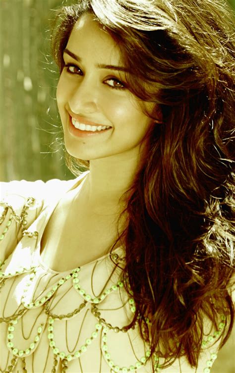 Shraddha Kapoor Cute Smile Full Hd Wallpaper