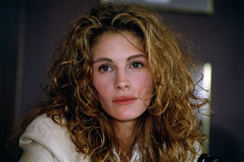 A Look Back At Julia Robertss Best Hair Moments Of All Time Julia Roberts Cool Hairstyles Hair