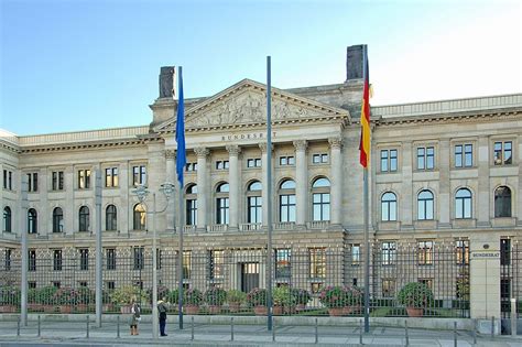 Das neueste zu initiativen, beschlüssen und terminen des bundesrates. Bundesrat, l'affascinante palazzo prussiano di Berlino ora ...
