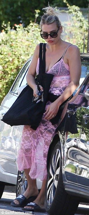 Billie Piper Is Seen For First Time Since Announcing Her Pregnancy Daily Mail Online