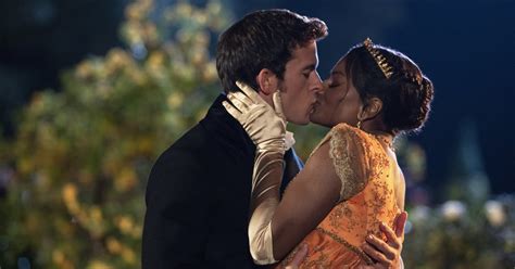 The Sexiest Kiss Scenes In Movies And Tv Shows Of 2022 Popsugar Entertainment