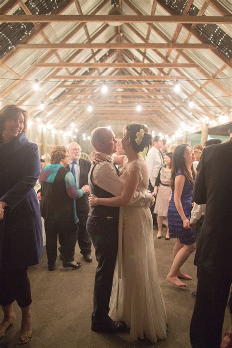 I am a wedding and portrait photographer based in redditch, and cover the west. The briars - Rustic Barn wedding photography