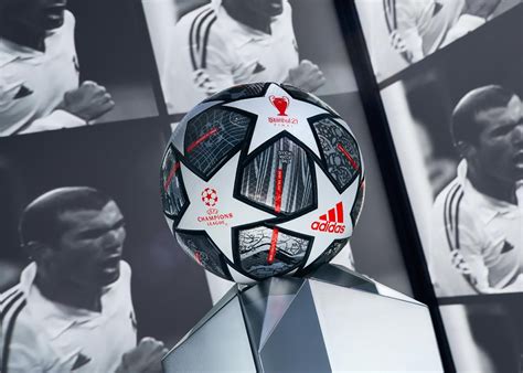 Thereafter, the 16 teams remaining take part in a knockout tournament until the winner is crowned in the final. Balón adidas UEFA Champions League Final Istanbul 2021