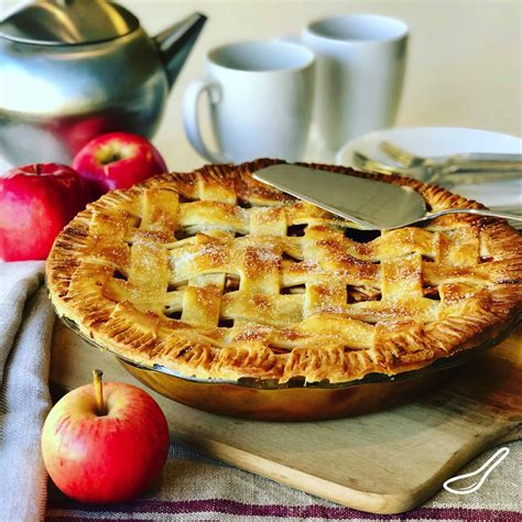 American Apple Pie With Cinnamon Peters Food Adventures