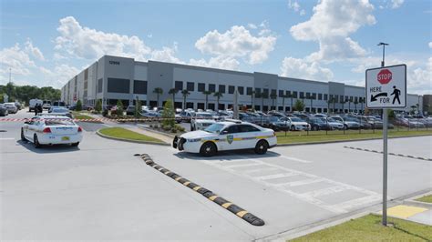 1 Killed 1 Injured In Shooting At Florida Amazon Facility Ctv News