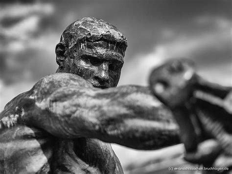 Herkules Und Der Erymanthische Eber Von Louis Tuaillon 19 Flickr