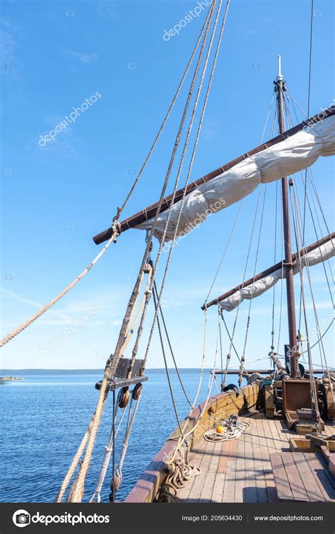 Tigging Masts Old Sailing Ship Blue Sky Clouds Travel Adventure — Stock