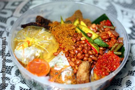 Nasi ambeng on wheel profil saya. SuperShiok Nasi Ambeng by #AzizahCanCook - The Halal Food Blog