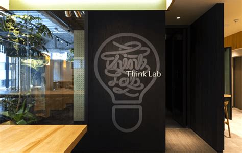 スターバックス、ビジネス利用できる新店舗をオープン JINSが手がけるソロワーキングスペース「Think Lab」が入居 | Webマガジン ...