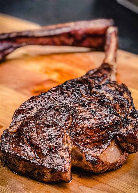 How To Reverse Sear A Tomahawk Steak In An Oven And Cast Iron Skillet