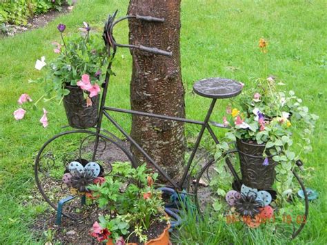 Upcycling Bikes In The Garden 14 Ideas For Bicycle Planters