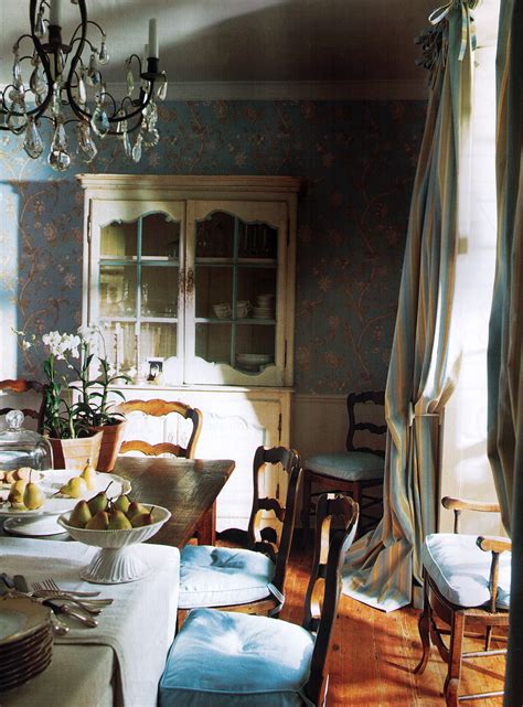 Rustic chandelier lighting great for high and low ceiling rooms. LilyOake: A Timeless Dining Room