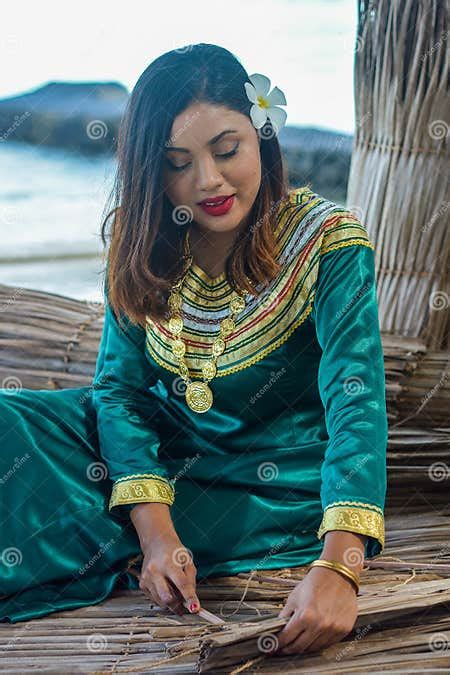 Beautiful Maldivian Woman In National Dress Making Plates From Dry Palm