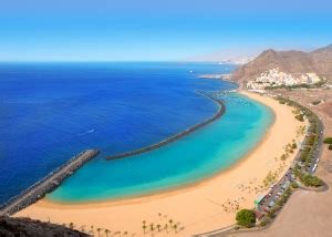 Islas canarias) zijn een eilandengroep in de atlantische oceaan, ten westen van marokko en de westelijke sahara.de zeven grote en een zestal kleinere eilanden vormen samen een van de zeventien autonome regio's van spanje.deze autonome regio is vervolgens verdeeld in de twee provincies santa cruz de tenerife en las palmas, elk met een eigen hoofdstad: Canarische Eilanden informatie & tips