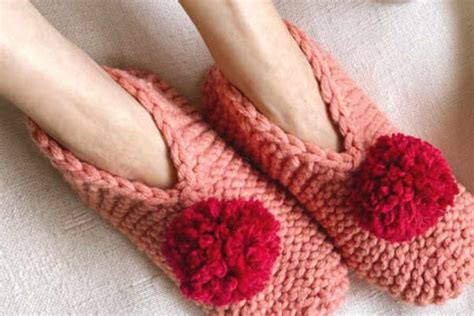 Make These Beautiful Chunky Knit Slippers For Beginners