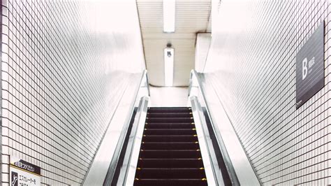 Download Wallpaper 2560x1440 Stairs Escalator Steps Subway