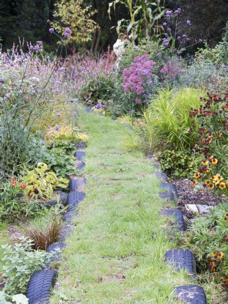 Brick, cobblestone, flagstone, gravel, pebble, concrete slab, brushed cement, wood planks. Garden path materials - the good, the bad and the ...