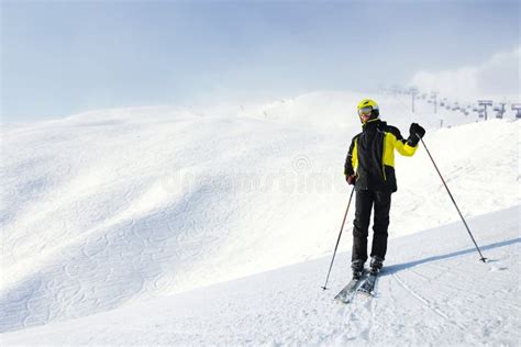 Position De Skieur Sur La Pente De Montagne Image Stock Image Du Gens