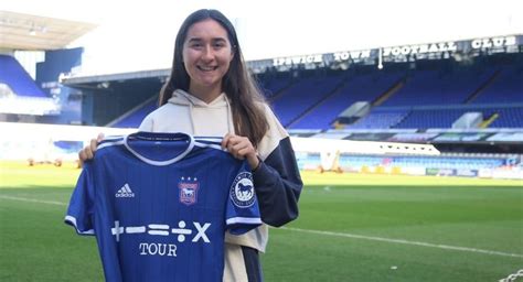 silvana flores anunciada como nueva jugadora del ipswich town de inglaterra