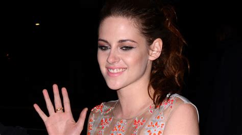 Kristen Stewart Und das nächste Halbnackt Outfit Promiflash de