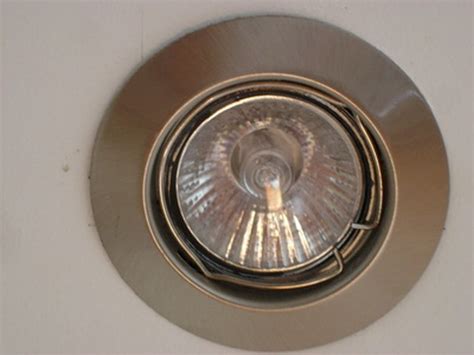 How To Replace Indoor Recessed Lighting Bulb Hunker