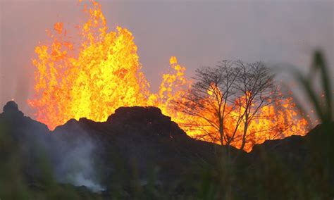 Flowing Lava Toxic Gas From Kilaueas Continued Eruption Is Disrupting