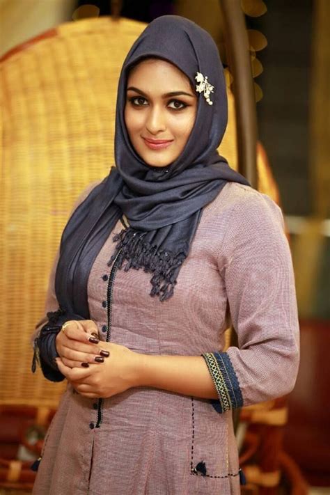 Pin By Nauvari Kashta Saree On Hijabi Queens Beautiful Iranian Women Hijab Fashion Fashion