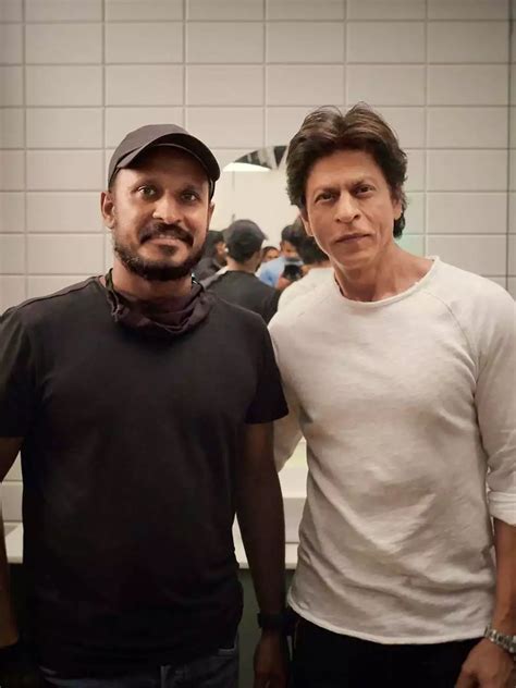 Shah Rukh Khan Is All Smiles As He Obliges Fan With A Pic