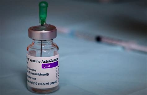 Ωστόσο, όσοι έχουν ιστορικό θρομβώσεων θα πρέπει να επιλέξουν εμβόλιο κάποιας άλλης εταιρείας. AstraZeneca: Η Ε.Ε. ζητά πρόστιμο-μαμούθ για τις καθυστερήσεις - eretikos.gr