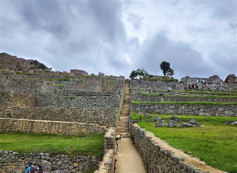Machu Picchu la sagrada ciudad inca en Perú Hello Peru Tours