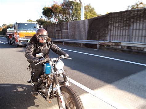 Many motorcycles are not of the same caliber to manage, especially in cold weather. Deluxie: ：*：゜・☆@@coLd WEATHEr mOTorcYcLE rIdIng onE@@