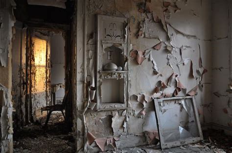 26 Hauntingly Beautiful Photos Of Abandoned Homes Across America