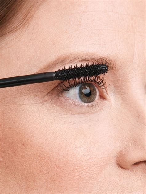How To Apply Mascara Correctly 4 Mascara Tips For Perfect Lashes
