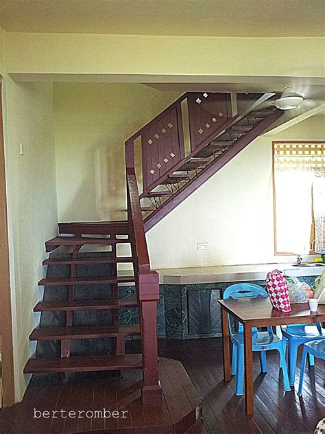 Resort están equipadas con aire acondicionado y tv de pantalla plana. BERTEROMBER: Sudah Sampai Sini : Sea View Resort Teluk Ramunia