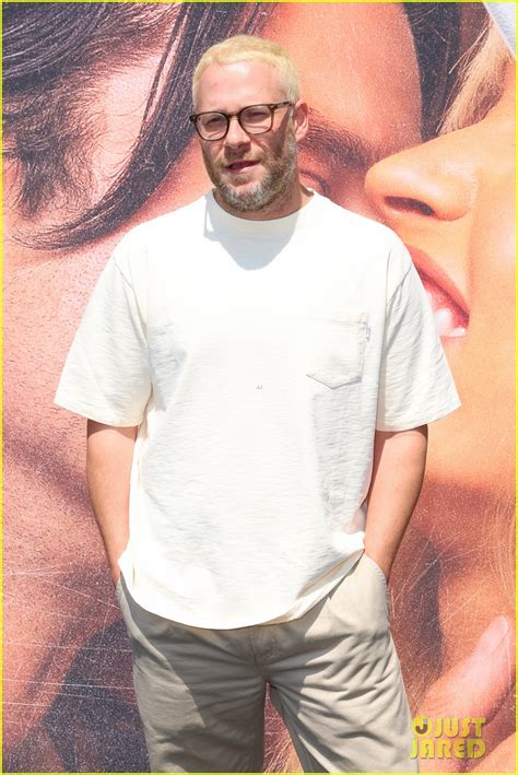 Seth Rogen Debuts Bleached Blonde Hair At Pam And Tommy Fyc Event With