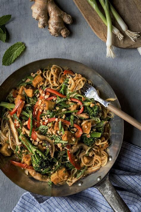 Revisitez la recette des nems avec les nems au camembert coulant. Nouilles sautées aux arachides et au tofu | K pour Katrine ...