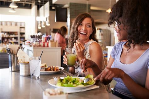 5 Healthy Eating Habits As We Return To Eating Out At Restaurants