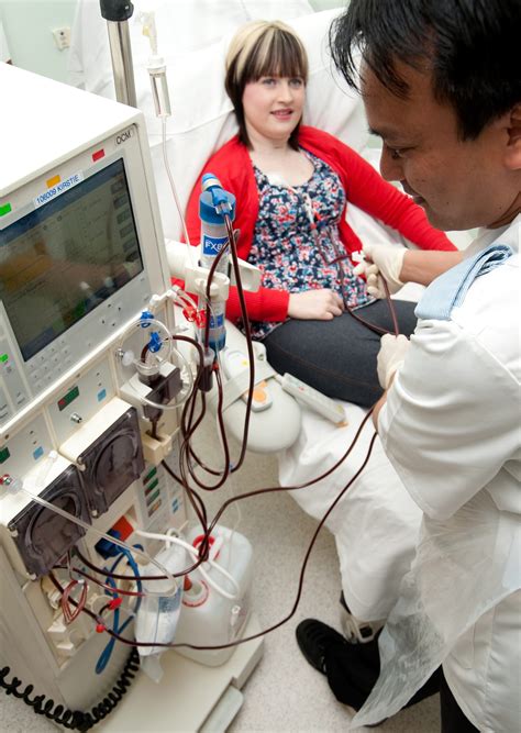 What is the impact of different types of dialysis on levels of protein