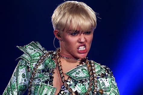 miley cyrus goes on topless selfie spree [nsfw photos]