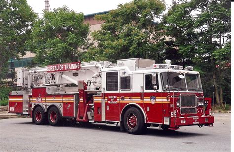 Fdny Bureau Of Training Seagrave Tower Ladder Fire Trucks Fire Emt Fdny