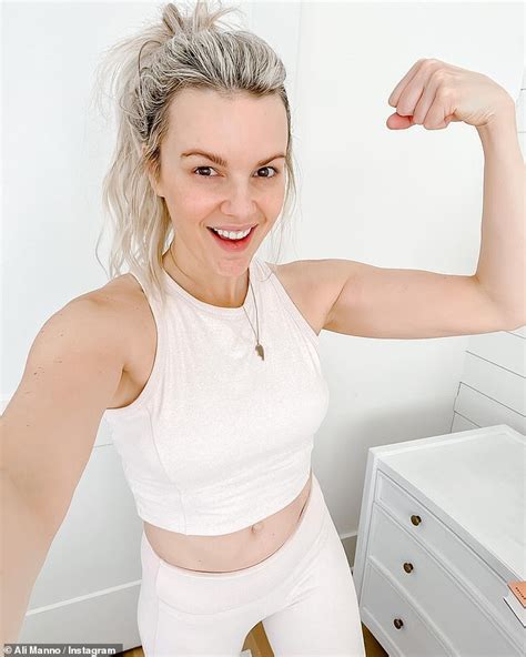 bachelor vet ali fedotowsky manno shows off her belly rolls as she addresses
