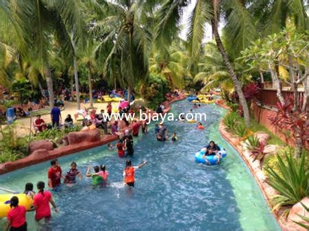 Het a' famosa resort and theme park beheert een golfbaan, een waterpretpark, een cowboy stad en een minisafari. A Famosa Resort Water Theme Park, Melaka