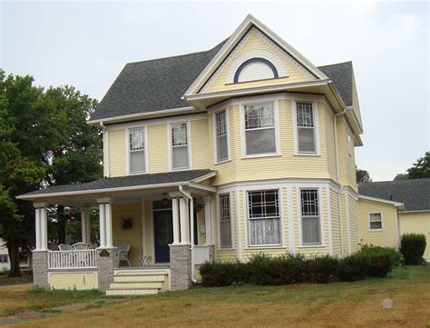 The white house is located on 18 acres of land at 1600 pennsylvania avenue n.w. XYZ Experiment: Yellow House w/ White Trim