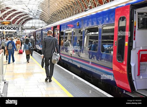 First Great Western Passengers Hi Res Stock Photography And Images Alamy
